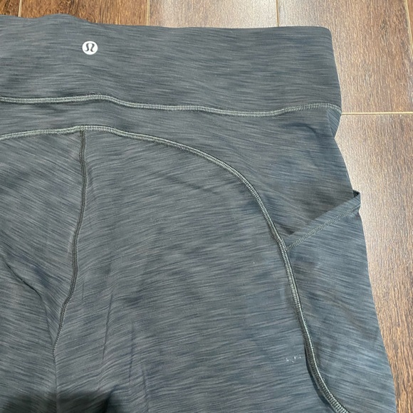 Lululemon size 12 crop leggings - Picture 3 of 4